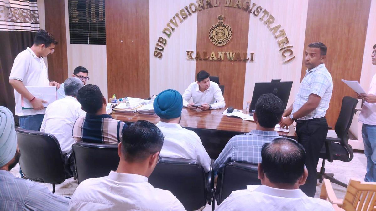कालांवाली: समाधान शिविर में एसडीएम मोहित कुमार ने सुनीं जन समस्याएं