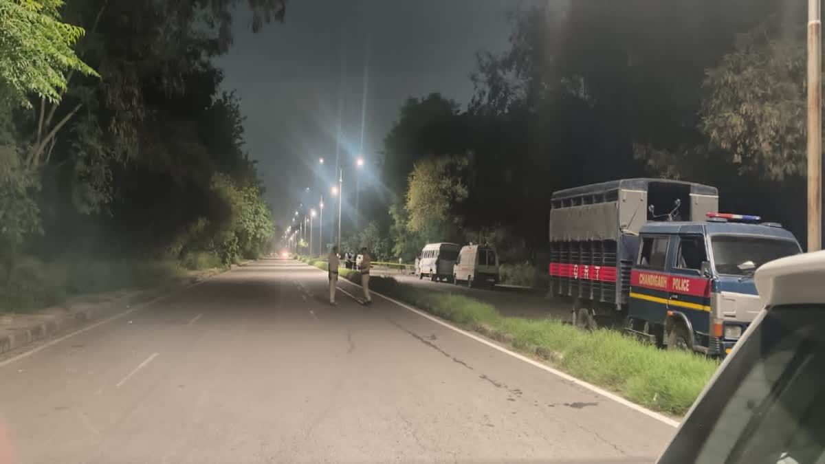 चंडीगढ़ सेक्टर-43 बस स्टैंड के पीछे IED बरामद होने के बाद पुलिस जांच