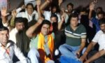 शाहाबाद किसान आंदोलन के विरोध में बरेली में पीलीभीत हाईवे किनारे धरना