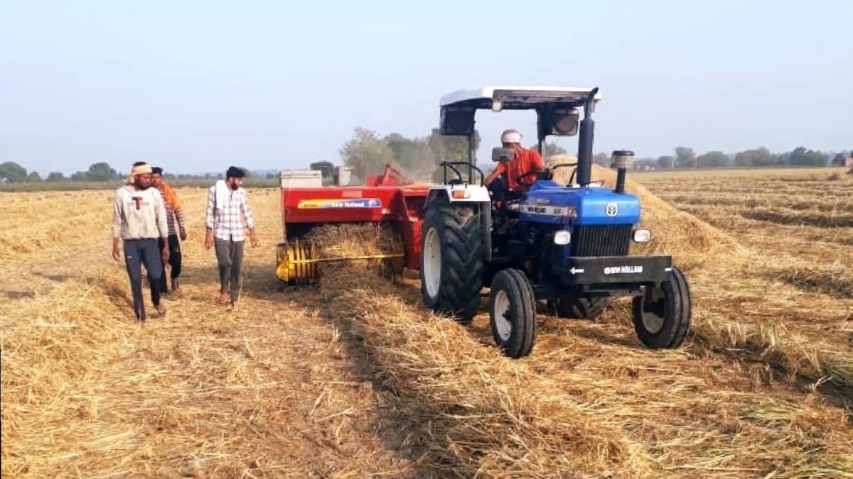 हरियाणा में धान की पराली का मशीन से प्रबंधन करते किसान