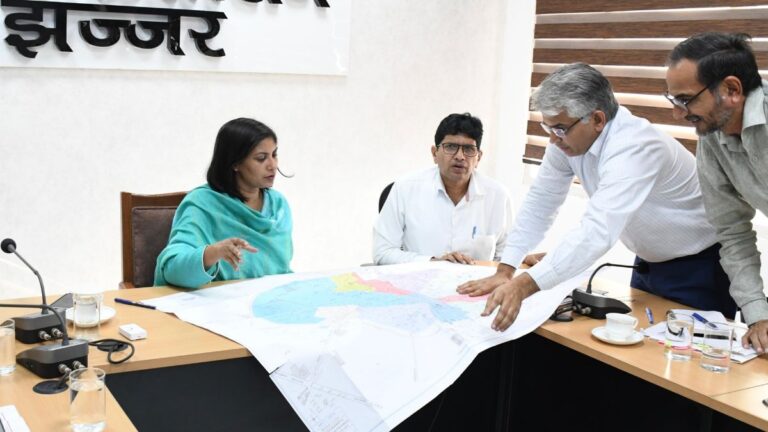 झज्जर शहर में जलनिकासी और ड्रेनेज व्यवस्था सुधारने को लेकर समीक्षा बैठक