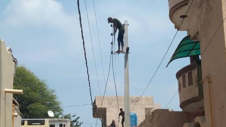 सिरसा में 70 करोड़ रुपये से बिजली ढांचे में सुधार और नए पोल लगाने का काम