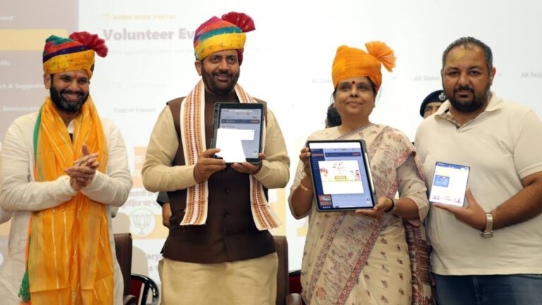 हरियाणा में नमो सेवा पोर्टल लॉन्च करते मुख्यमंत्री नायब सिंह सैनी
