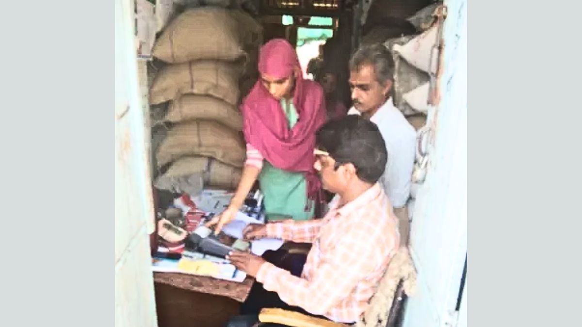 हरियाणा में राशन लेते समय फिंगरप्रिंट मैच न होने पर फेस ऑथेंटिकेशन का विकल्प मिलेगा। UIDAI ने ePDS के लिए नई सुविधा लॉन्च की है।