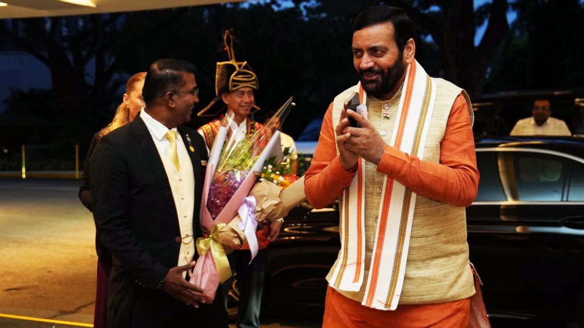 हरियाणा के CM नायब सिंह सैनी ने सिंगापुर के उद्योगपतियों को निवेश का न्योता दिया। मैन्युफैक्चरिंग, टेक्नोलॉजी समेत 6 सेक्टरों पर चर्चा हुई।