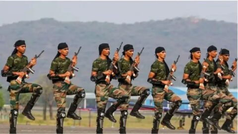 हरियाणा के मुख्यमंत्री नायब सिंह सैनी अग्निवीरों के लिए सरकारी नौकरी में आरक्षण की घोषणा करते हुए — ग्रुप C पदों पर 5% और पुलिस-जेल-वन विभाग में 20% क्षैतिज आरक्षण।