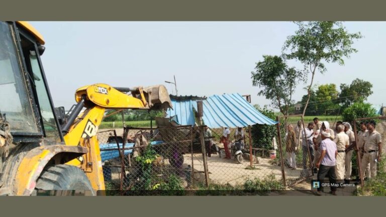 पलवल में अवैध कॉलोनी और निर्माण के खिलाफ जिला नगर योजनाकार की कार्रवाई