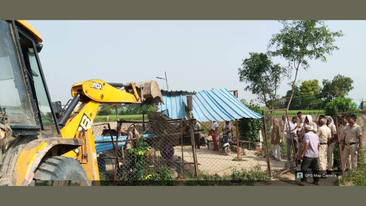 पलवल में अवैध कॉलोनी और निर्माण के खिलाफ जिला नगर योजनाकार की कार्रवाई