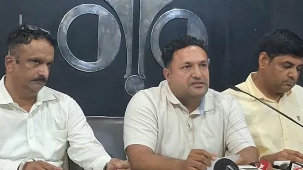 नियमितीकरण की मांग को लेकर कुरुक्षेत्र में न्याय रैली की तैयारी करते हरियाणा के अतिथि अध्यापक