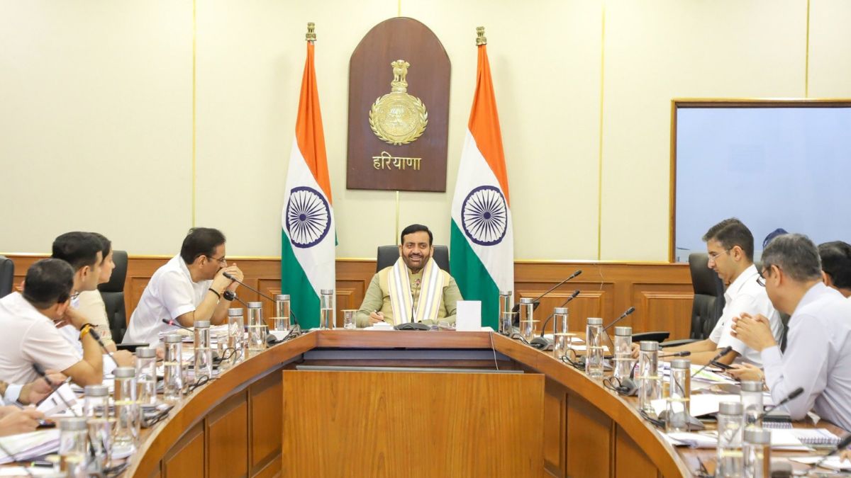 हरियाणा के मुख्यमंत्री नायब सिंह सैनी ने सोमवार को बिजली निगमों की समीक्षा बैठक