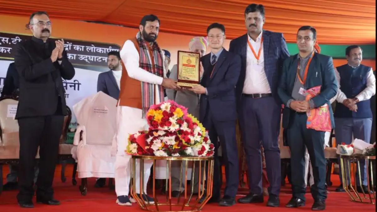 हरियाणा सुशासन पुरस्कार योजना 2026 के लिए 1 नवंबर से आवेदन शुरू होंगे। सरकारी कर्मचारियों को राज्य स्तर पर 51,000 और जिला स्तर पर 31,000 रुपये मिलेंगे।